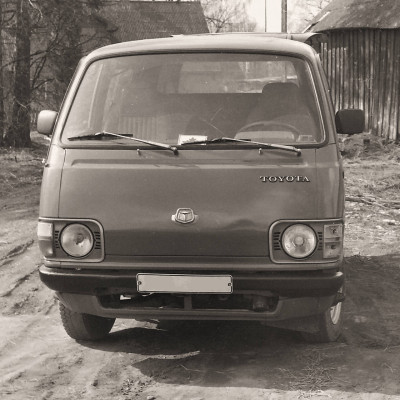 toyota-hiace-1