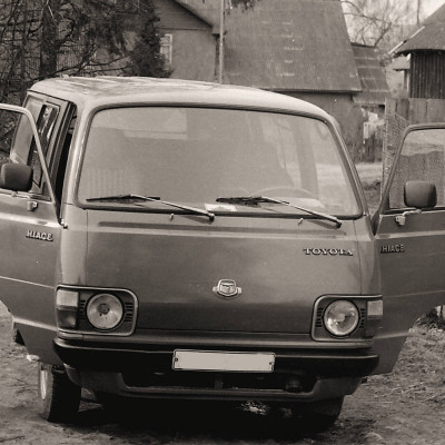 toyota-hiace-2