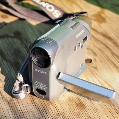 sony-hc19e-1
