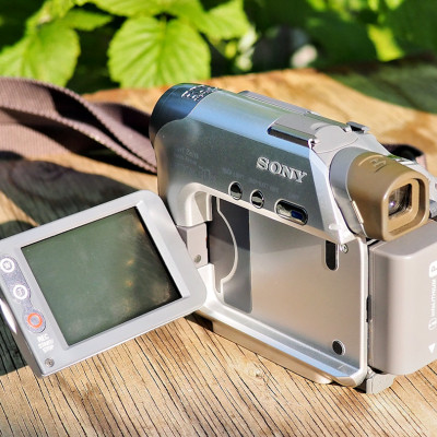 sony-hc19e-2